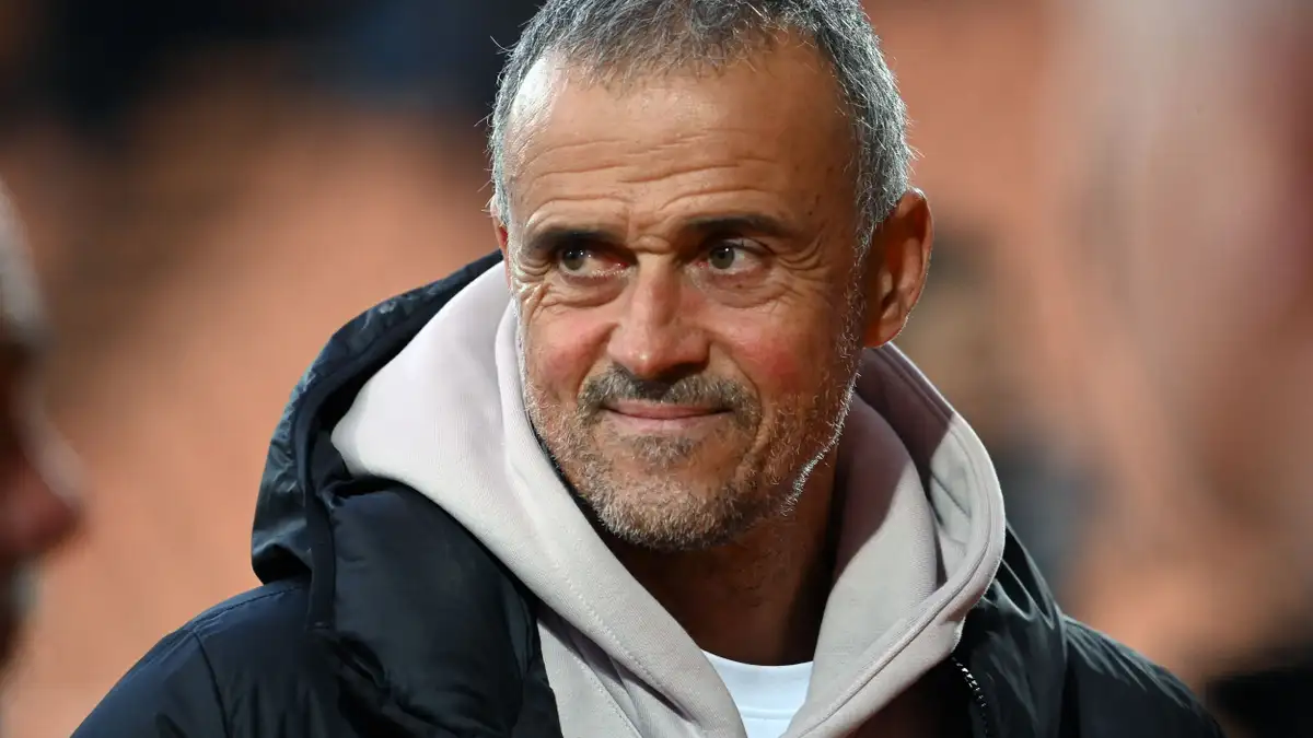 After Paris Saint-Germain hard-fought 3-2 win over Lyon, manager Luis Enrique hinted at possible January transfer activity but admitted that “very few players” could actually improve the reigning European champions. While praising the team’s resilience and Warren Zaire-Emery’s growing influence, Enrique stressed the need for defensive refinement, even as PSG’s new wage model and sustainable transfer strategy redefine how the club operates.