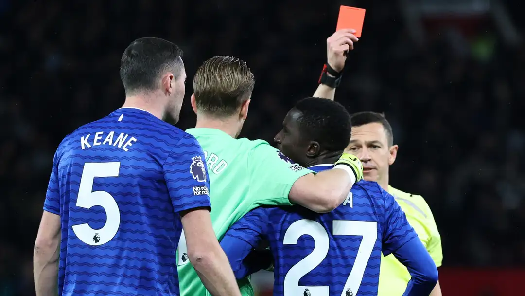 Everton midfielder Idrissa Gueye has quickly addressed the shocking red card he was shown in the first half of his team's eventual win over Manchester