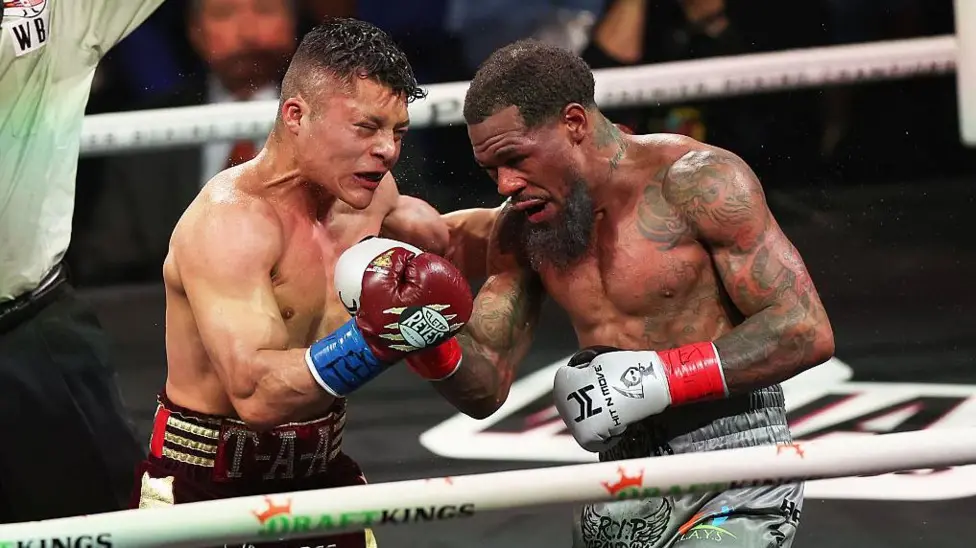 Isaac Cruz (left) won the interim WBC title in July