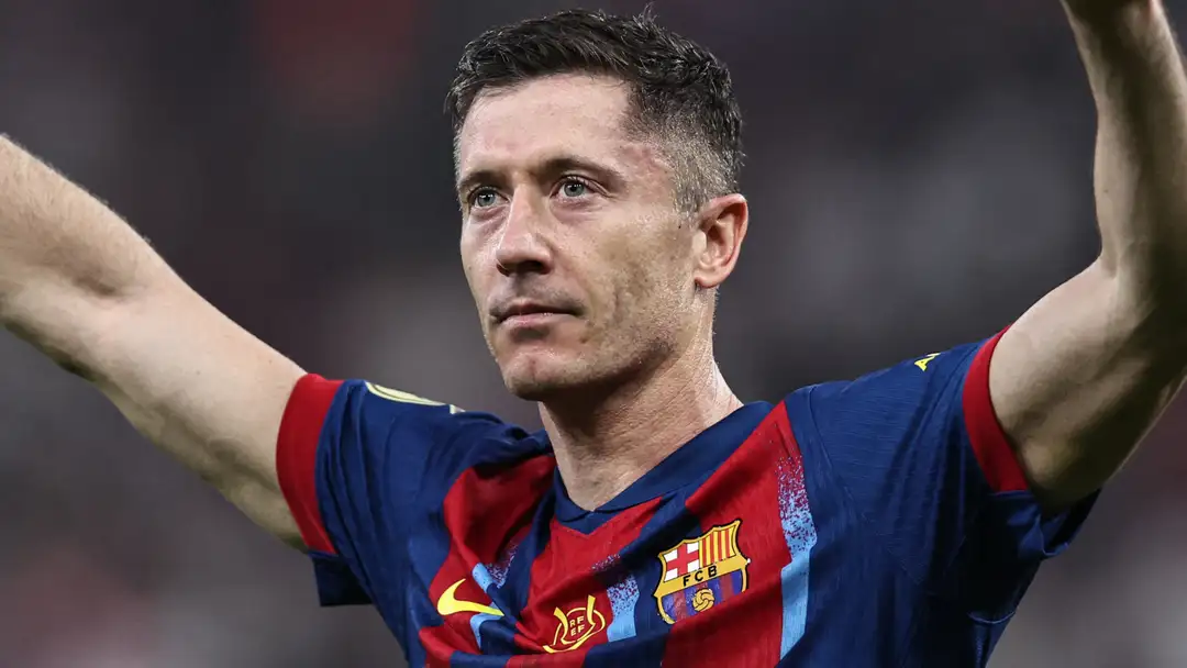 Robert Lewandowski is reluctant to leave Barcelona as a free agent and has reportedly set a goal target that will help him to earn a contract extension. The prolific Polish striker, who is now 37 years of age, is said to have a “very good” offer on the table from MLS side the Chicago Fire. He is ready to delay any move to the United States and remain in Catalunya.