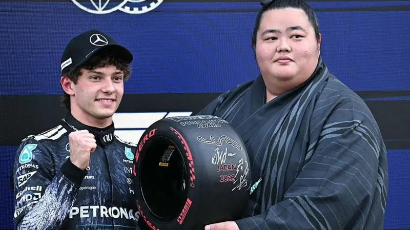 Kimi Antonelli received his pole position award from Japanese sumo wrestler Kotozakura Masakatsu II