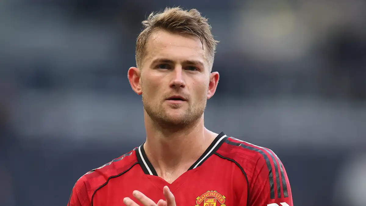 Manchester United defender Matthijs de Ligt reportedly remains optimistic about returning to the pitch before the 2025-26 Premier League campaign concludes on May 24. Despite initial fears that his season was over, the Dutchman is making progress in his recovery from a complex back issue.