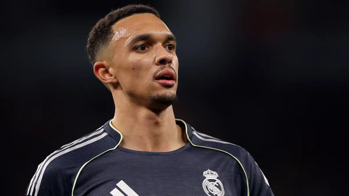 Trent Alexander-Arnold experienced an unexpected tense moment after leaving Real Madrid's training facilities in Valdebebas. The full-back was driving away from the grounds when he decided to pull over to engage with a group of fans waiting by the roadside, but videos online showed he ended up being pulled over by police.