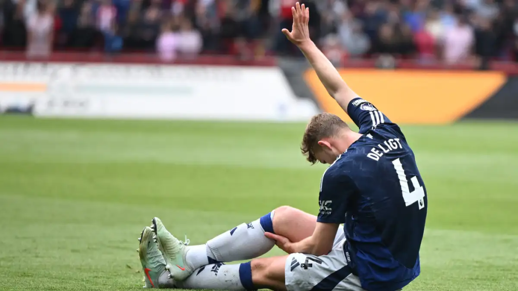 Manchester United defender Matthijs de Ligt reportedly remains optimistic about returning to the pitch before the 2025-26 Premier League campaign concludes on May 24. Despite initial fears that his season was over, the Dutchman is making progress in his recovery from a complex back issue.