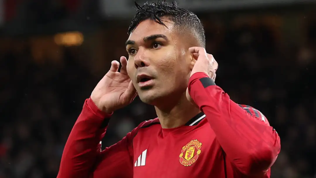 ‘Thinking about it’ - Could Casemiro stay at Man Utd? Ex-Red Devils star Kleberson backs Roy Keane-esque leader to perform dramatic U-turn
