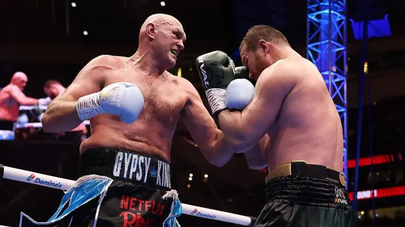 Tyson Fury extended his record to 35 wins, two defeats and one draw