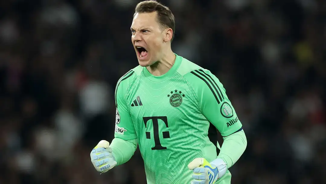 During the match between FC Bayern and PSG, Manuel Neuer became involved in an altercation with one of the Parisian side’s ball boys.