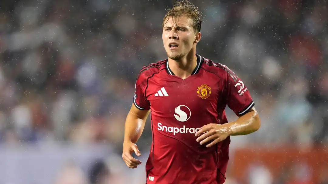 Michael Owen has called on Manchester United to offer Rasmus Hojlund a lifeline at Old Trafford, insisting the Danish striker has not been given a proper chance to succeed. The former United forward believes the 23-year-old, who is currently on loan at Napoli, could be a revelation in the functioning system currently being implemented by interim boss Michael Carrick.