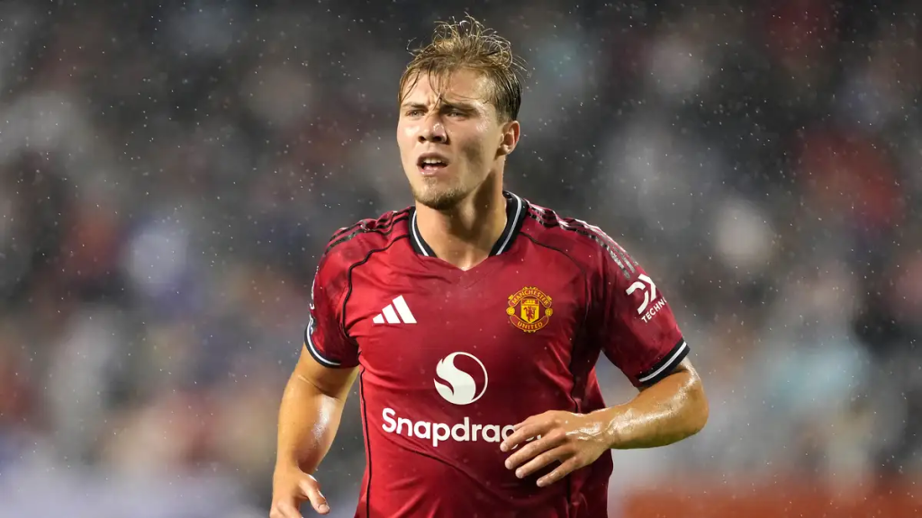 Ryan Giggs urges Man Utd to give 'unlucky' £72m signing a second chance & delivers verdict on Michael Carrick
