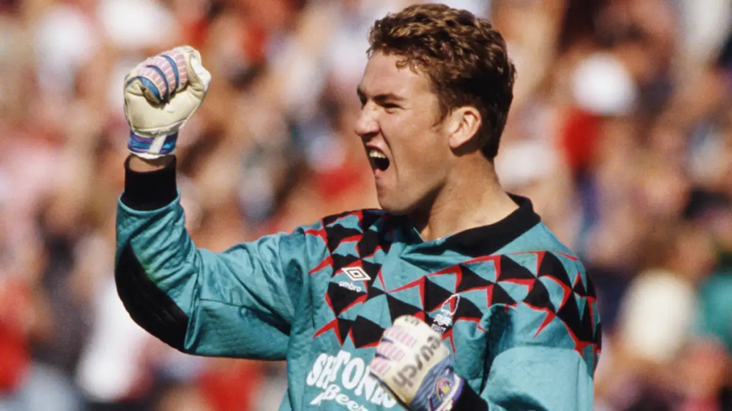 Water bottles & gut instinct: Penalty-saving secrets revealed by ex-Nottingham Forest goalkeeper as Mark Crossley explains how he would thwart Ivan Toney & Bruno Fernandes
