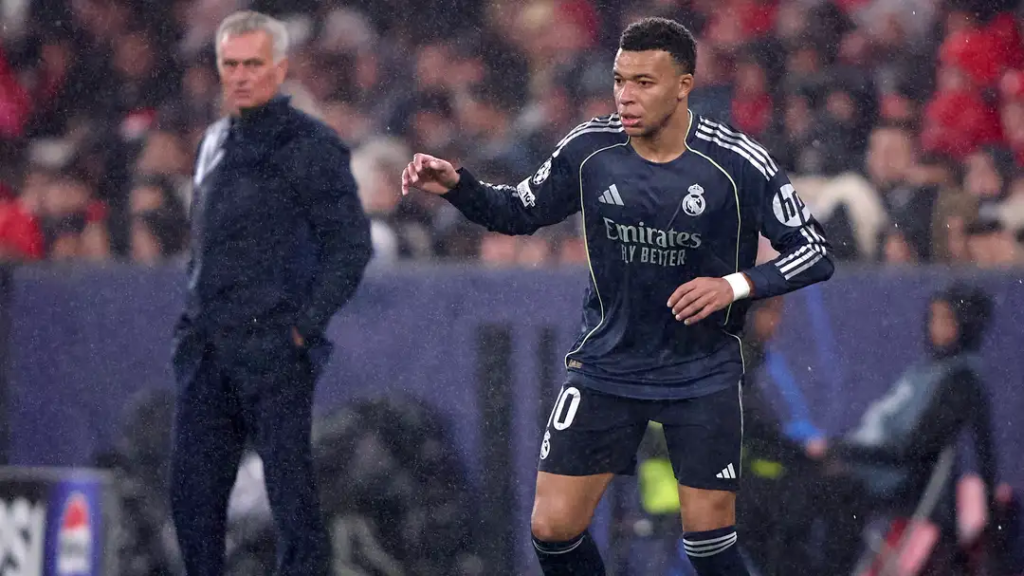 Jose Mourinho is reportedly eyeing a spectacular return to Real Madrid.