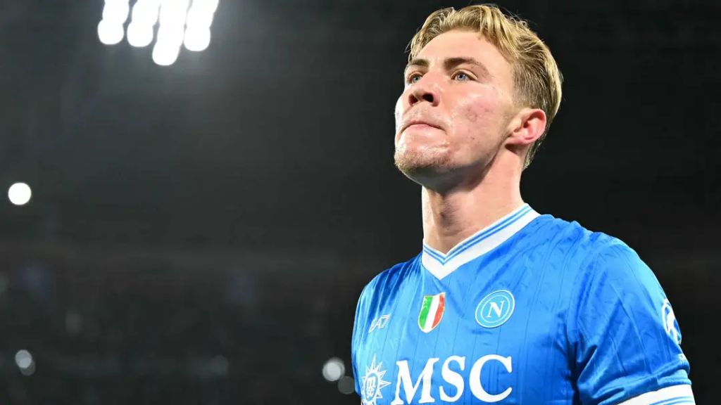 Michael Owen urges Man Utd to give Rasmus Hojlund 'fair crack of the whip' next season
